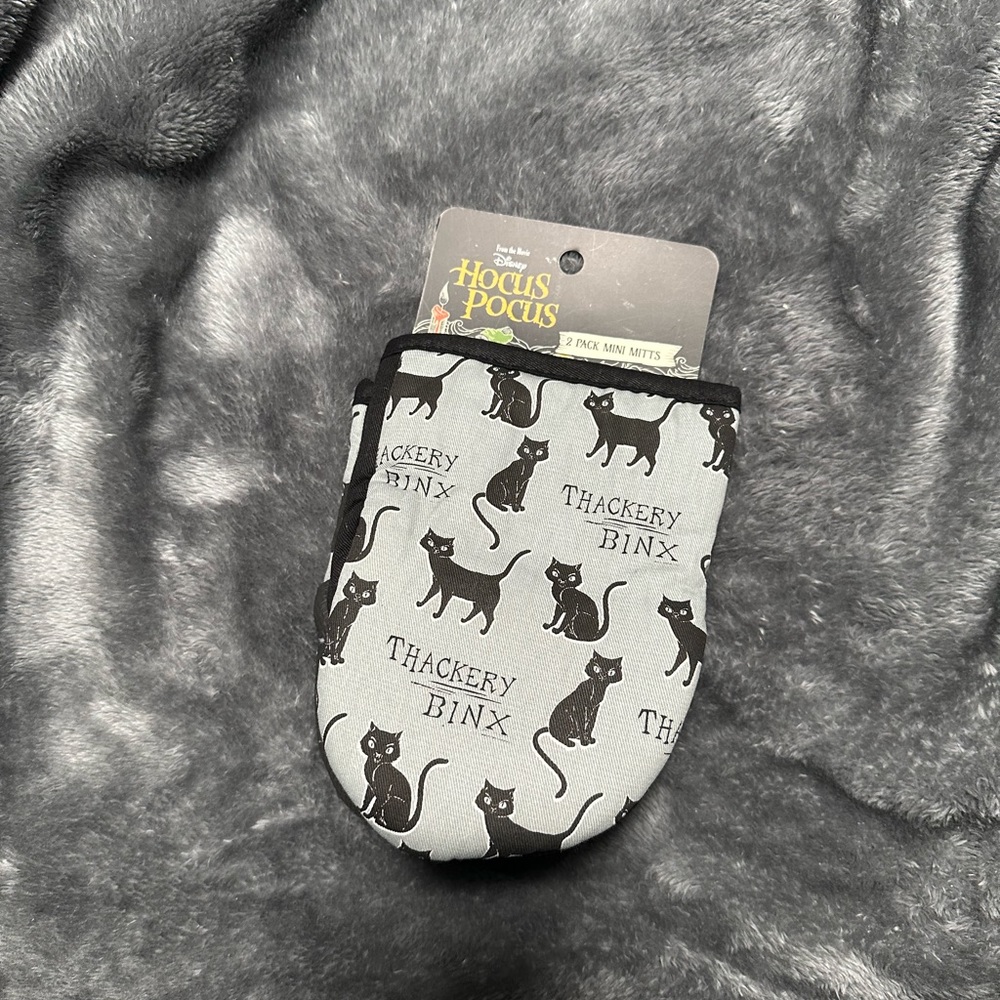 Disney's Hocus Pocus Oven Mitt Set - Thackery Binx